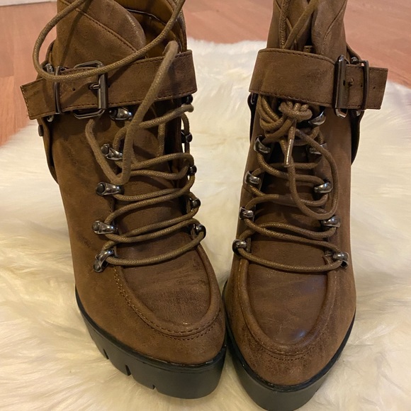 Combat heel boot - Picture 3 of 6